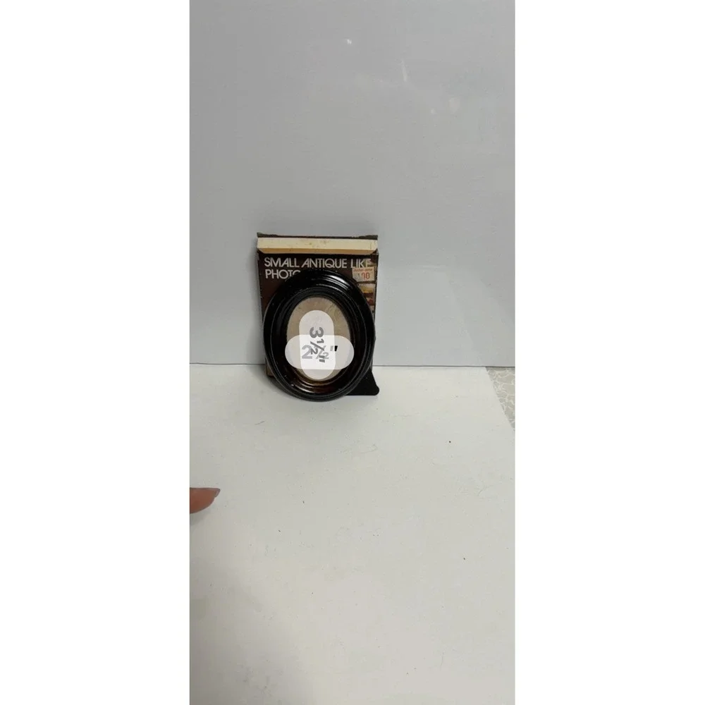 Vintage Woolworth Small Oval Antique Like Photo Frame 4x4.8 Made Hong Kong K-1